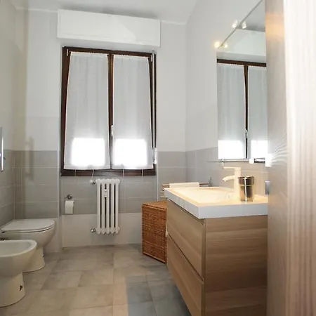 Apartamento Parea House 2 *